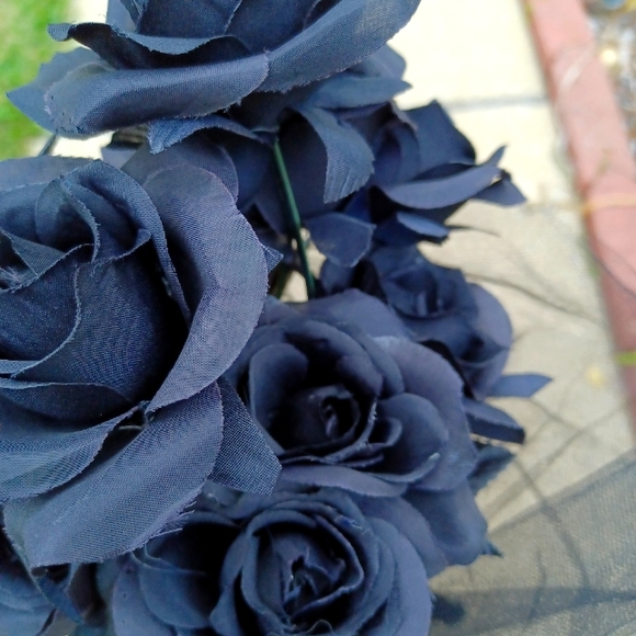 NWT Black Rose Bouquet - Picture 4 of 7